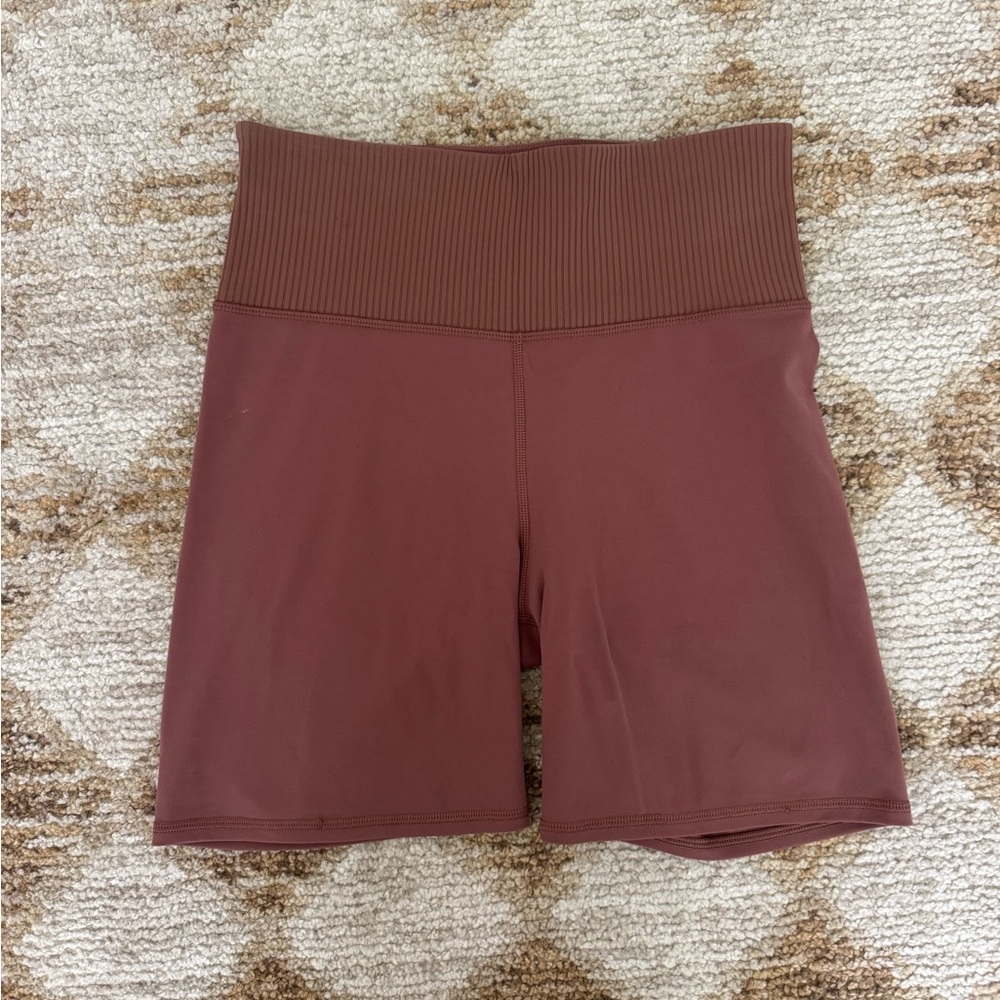 Vuori Women's High-Waist Bike Shorts in Mauve Brown
